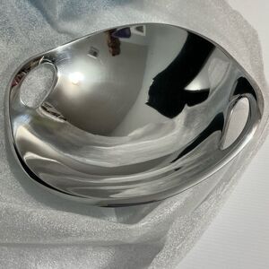 Nambé 10-inch handled bowl, designed by Neil Cohen new in box